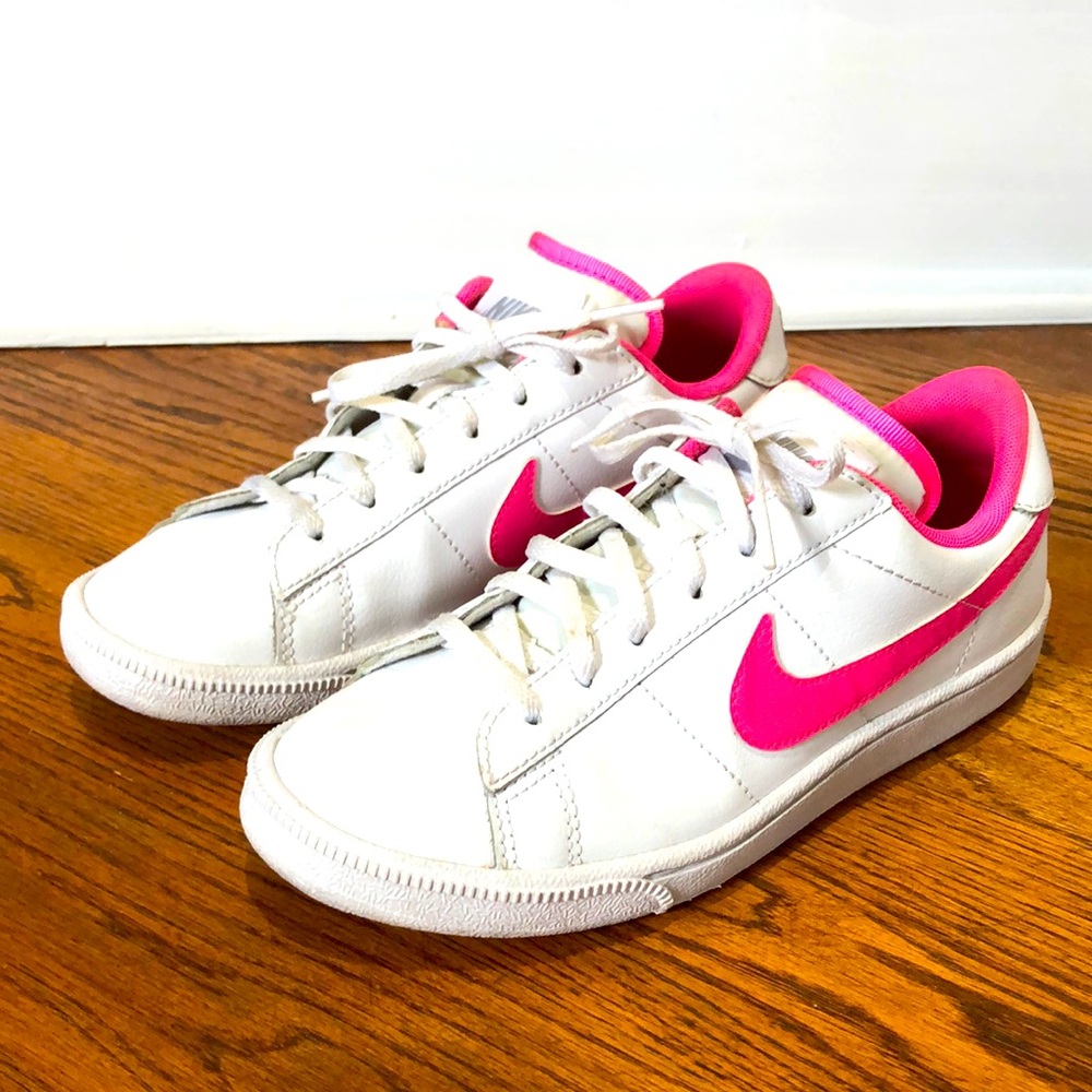 Nike Court Majestic  White/Pink Women's Running Shoes Size 4Y Preloved Condition